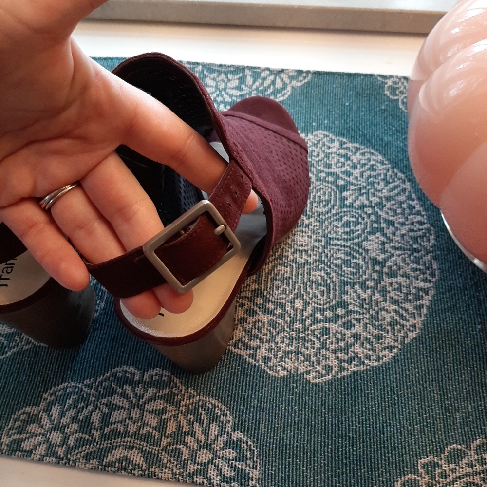Maroon heels - Picture 9 of 13